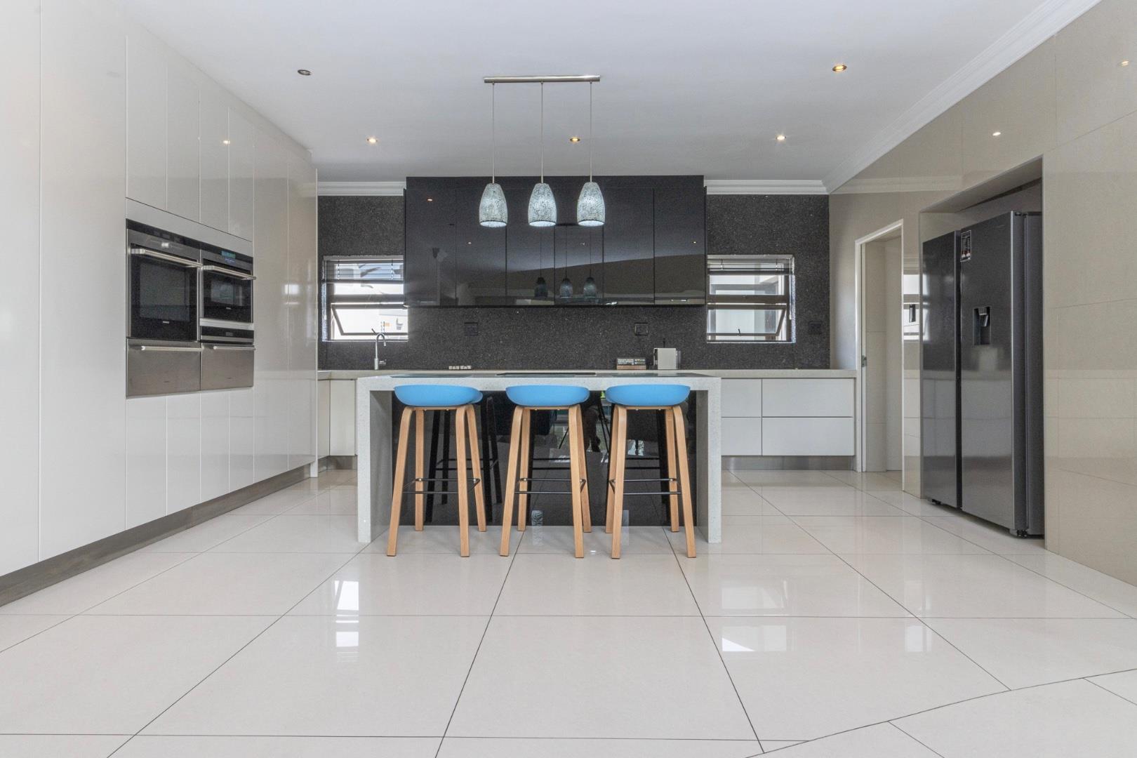 5 Bedroom Property for Sale in Sunset Beach Western Cape